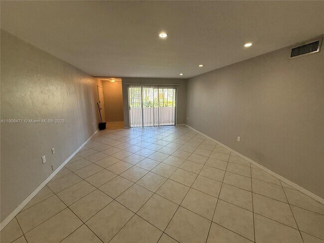 Photo - 9450 SW 77th Ave Unit Q2