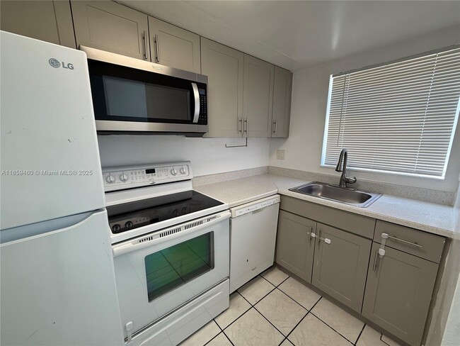 Building Photo - 2454 NW 52nd Ave Rental