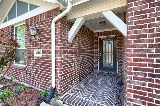 Photo - 616 Smokebrush St