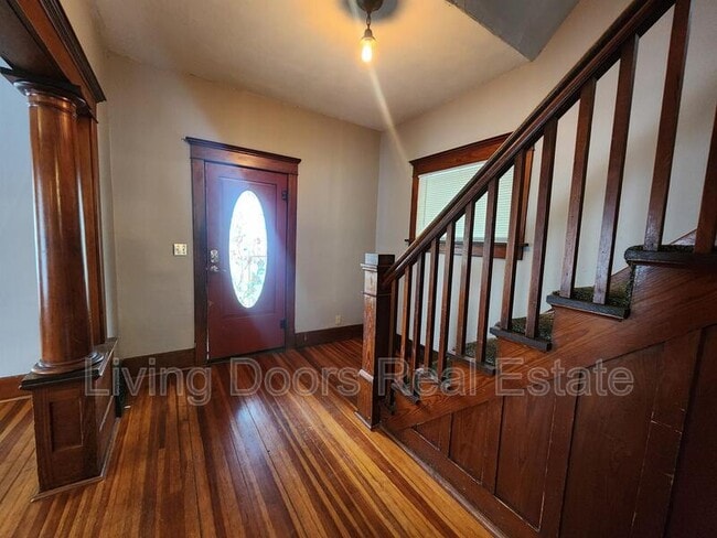 Photo - 837 Peach St