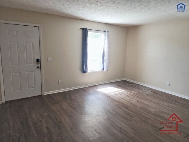 Photo - 401 Spruce Ave