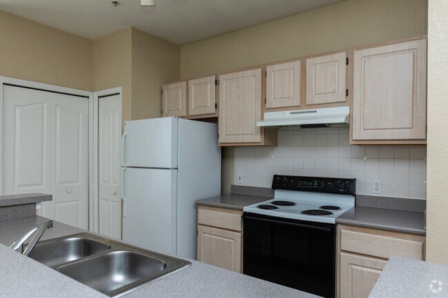 1BR, 1BA - 784SF - 5501 Legacy Crescent Pl Riverview, FL 33578-3833