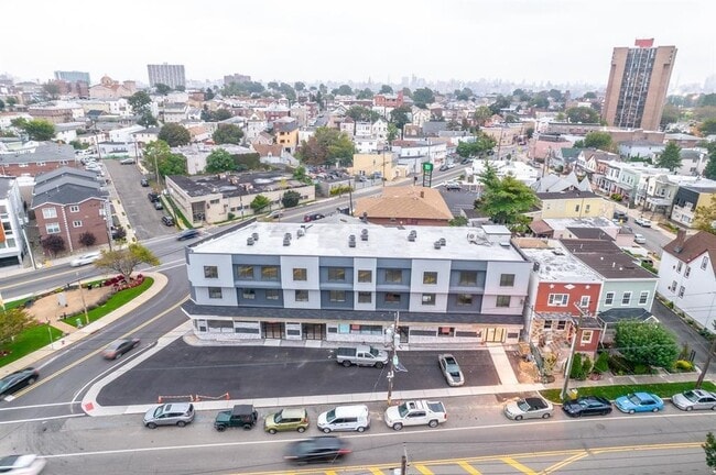 Building Photo - 44 Bergen Blvd Unit 2