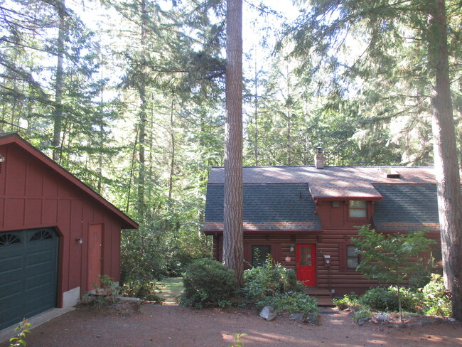 Beautiful 3 bedroom Log Home on large lot ... - Beautiful 3 bedroom Log Home on large lot ...