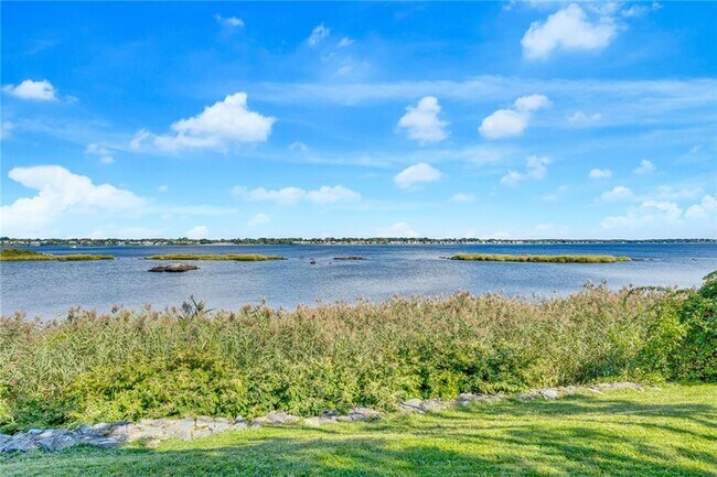 Photo - 18 Gaspee Point Dr