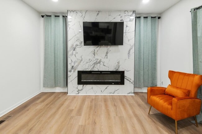 Building Photo - 150 N 22nd St