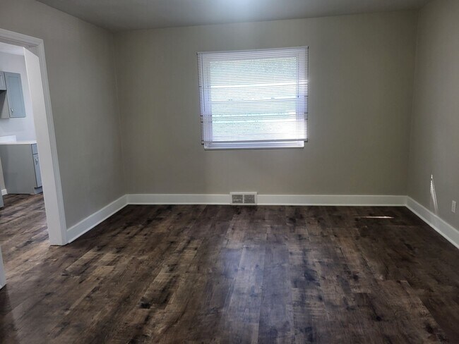 Photo - Newly renovated 3 bedroom house in Brookli...