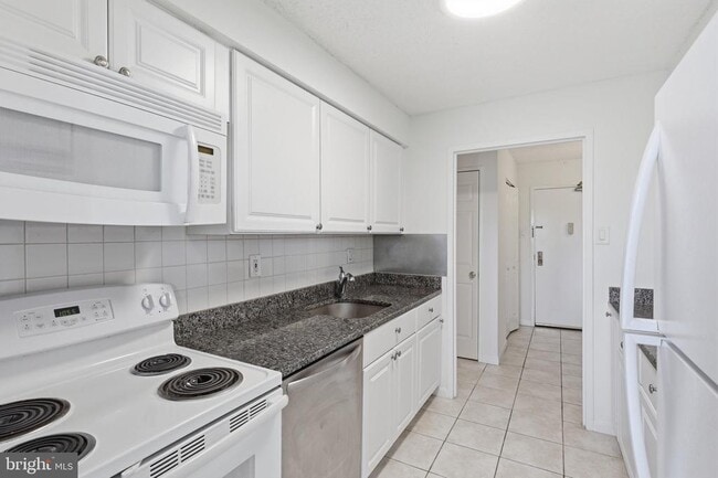 Photo - 5300 Holmes Run Pkwy Unit 607