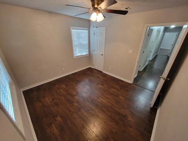 Photo - 900 N 8th St