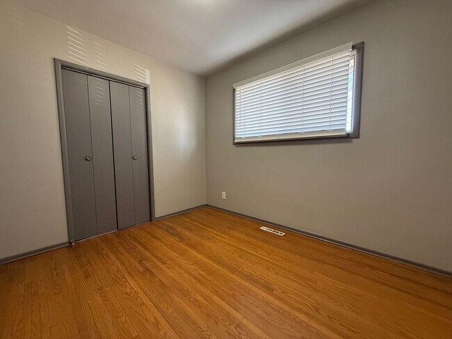 Photo - Main Level in Jasper Place with Great Incentive and Pet Friendly! Unit Upper