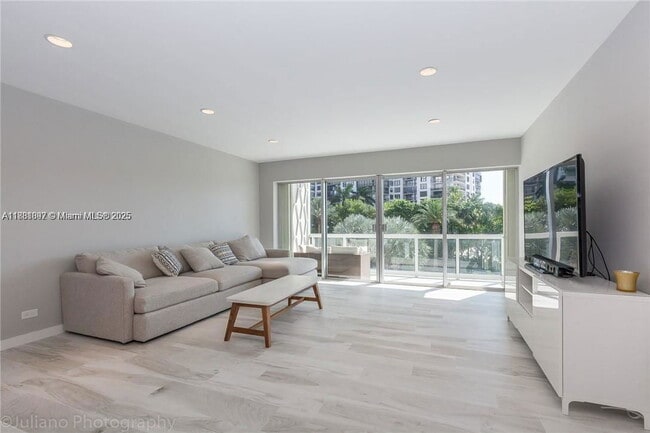 Building Photo - 2451 Brickell Bay Dr Unit 3E