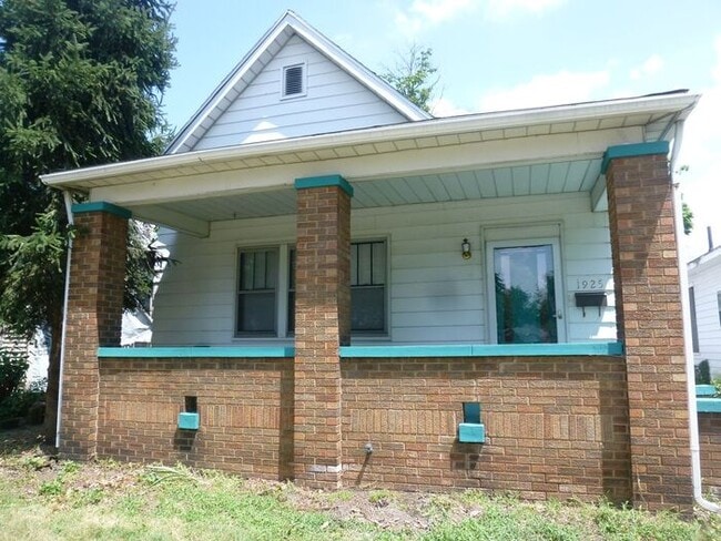 Building Photo - 2 Bedroom Home