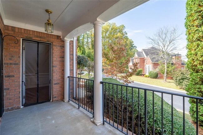 Photo - 174 Ennisbrook Dr SE