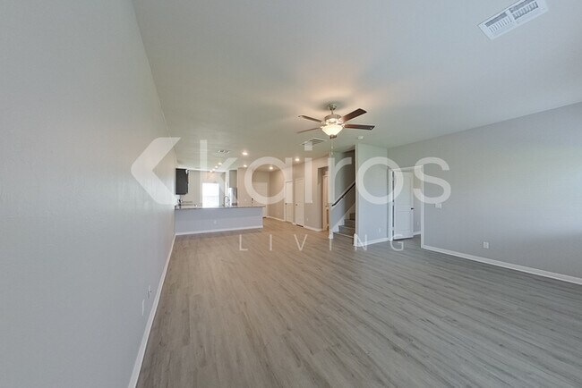 Photo - 721 St James Pl