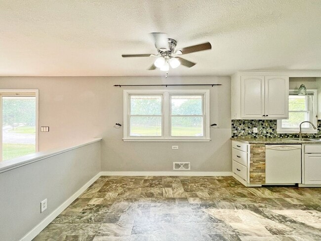 Photo - 1064 Hackmann Cir NE