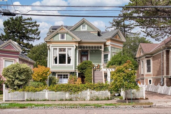 Photo - 2141 Ward St