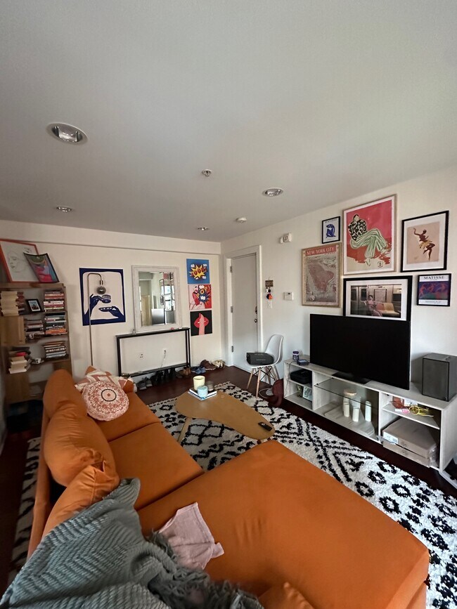 Building Photo - 1354 Euclid St NW Unit 301A Rental