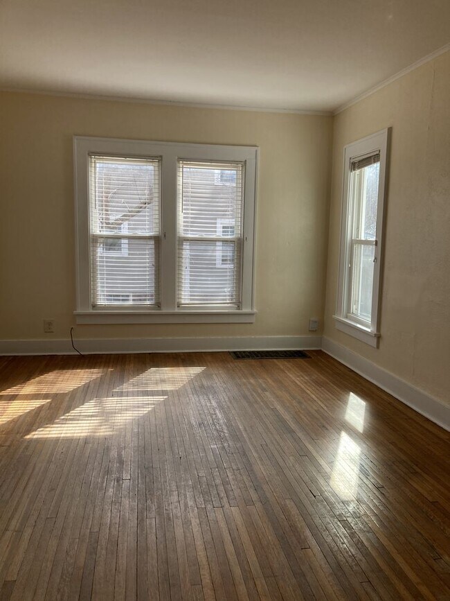 Photo - 825 Wilson Ave