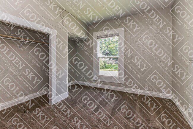 Photo - 415 W 9th St