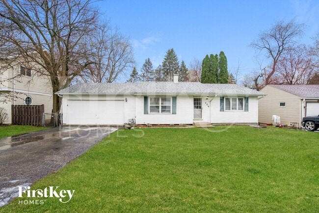 Building Photo - 104 E Oak St