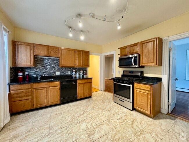 Building Photo - 46 Middle St Rental