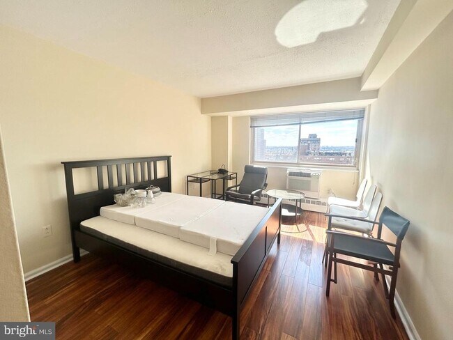 Photo - 2101 Chestnut St Unit 1811