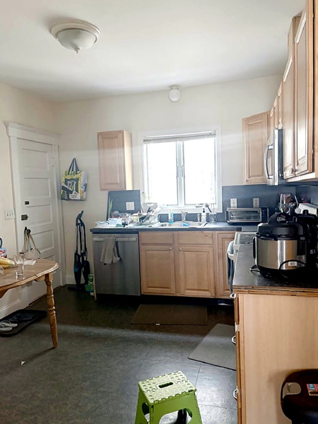 Photo - Spacious 4 Bed - Close to Tufts University - Natural Light