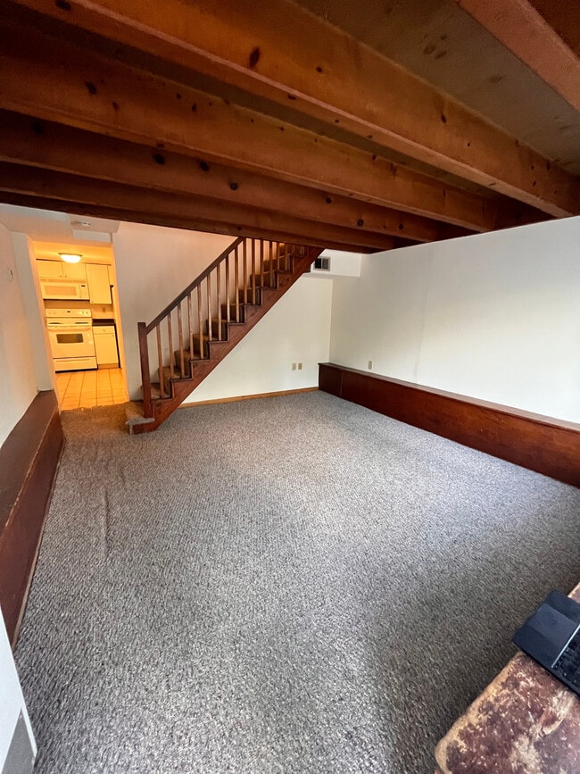 Building Photo - 129 E Gorham St Rental