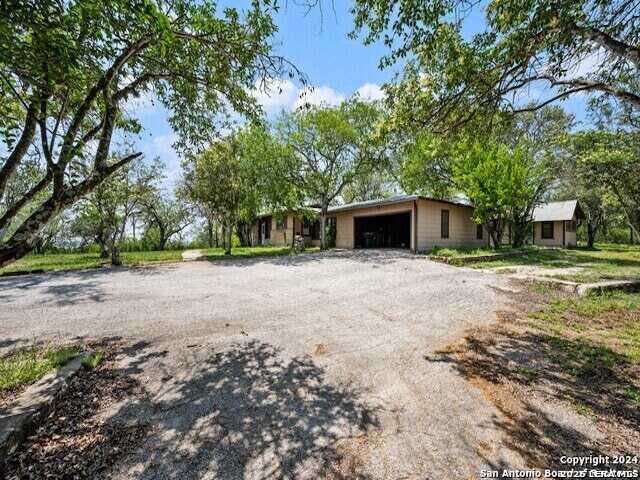 Photo - 932 Toepperwein Rd