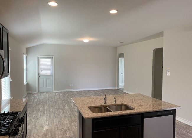 Photo - 13115 Maestro Spark