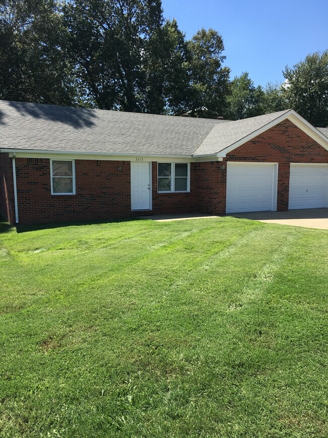 Building Photo - 3312 River Oaks Blvd