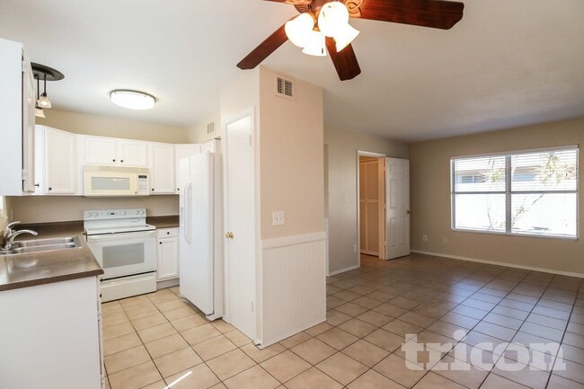 Photo - 1406 E Kerry Ln