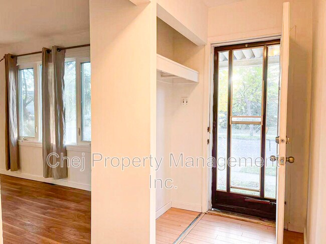 Photo - 10731-10163 163 St NW