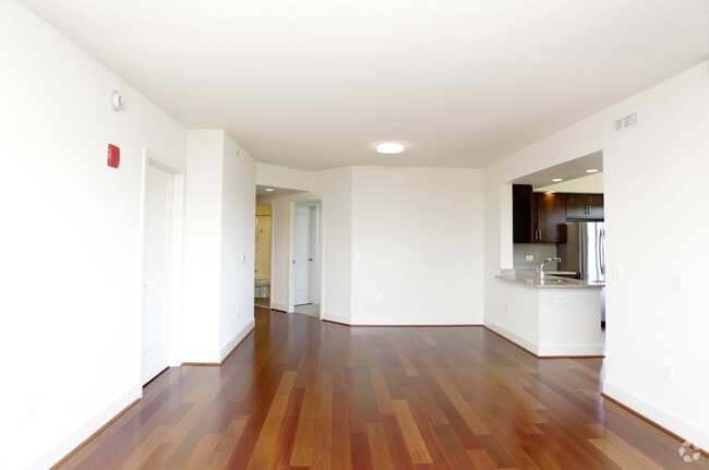 2BR, 2BA -1064 SF