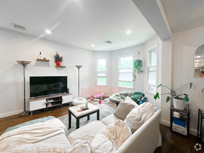 Building Photo - 77 Torrey St Unit 2 Rental