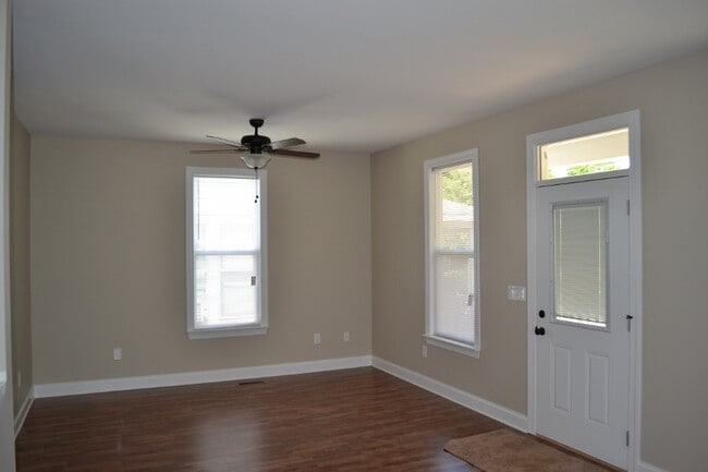 Photo - 810 E 10th St