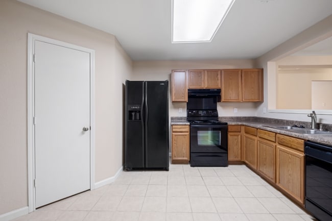 Photo - 240 Myrtle St