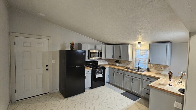 Photo - 715 Sabine St