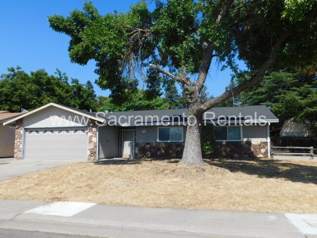 Updated Antelope 3bd/2ba Home with 2 Car G... - Updated Antelope 3bd/2ba Home with 2 Car G...