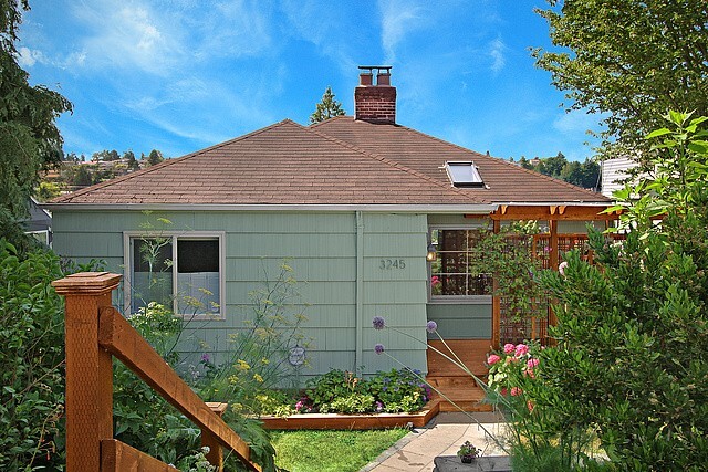 Building Photo - 3245 31st Ave W