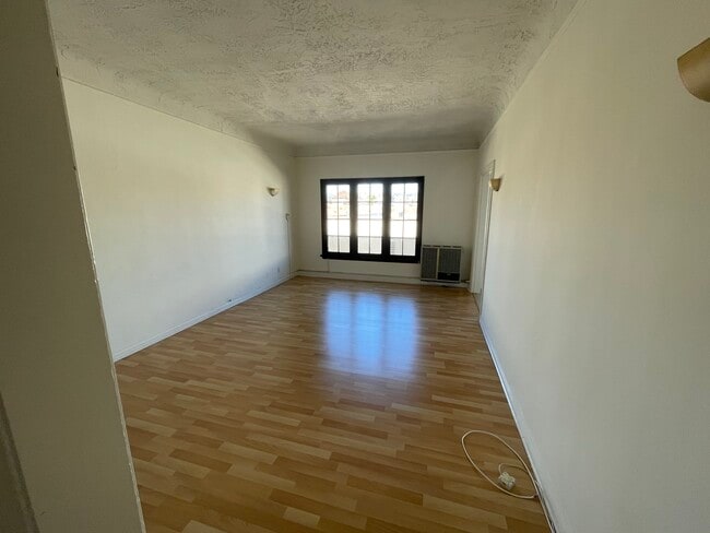 Photo - 449 S Cloverdale Ave