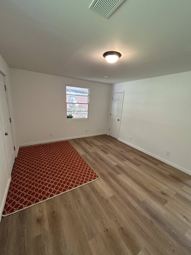 Photo - 370 Collinwood Ave