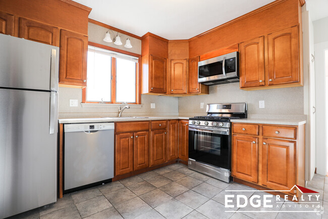 Building Photo - 35 Montfern Ave Unit 2 Rental