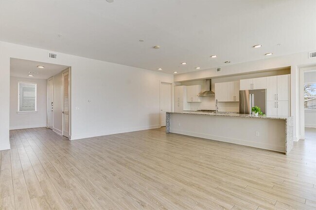 Photo - 1715 Enfield Rd Unidad 302