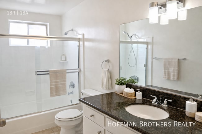 Photo - 1806 N Harvard Blvd Unidad 3