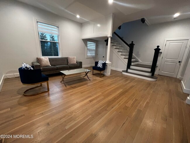 Photo - 255 Hollywood Ave