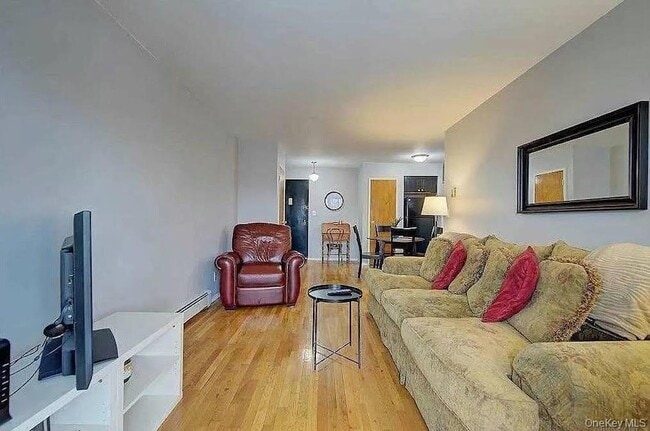 Building Photo - 61-41 168th St Unit 3F Rental