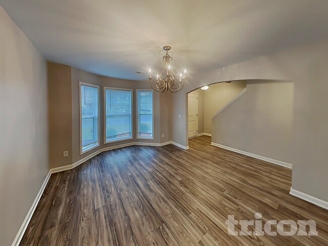 Photo - 919 Dovefield Ln