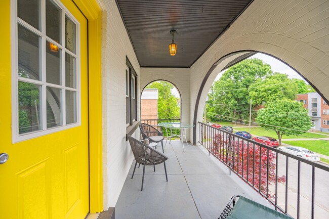 Photo - 853-855 Glenwood Ave Unidad 2
