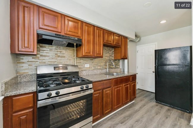 Building Photo - 4 Bedr4 Bedrooms in Parkville Rental